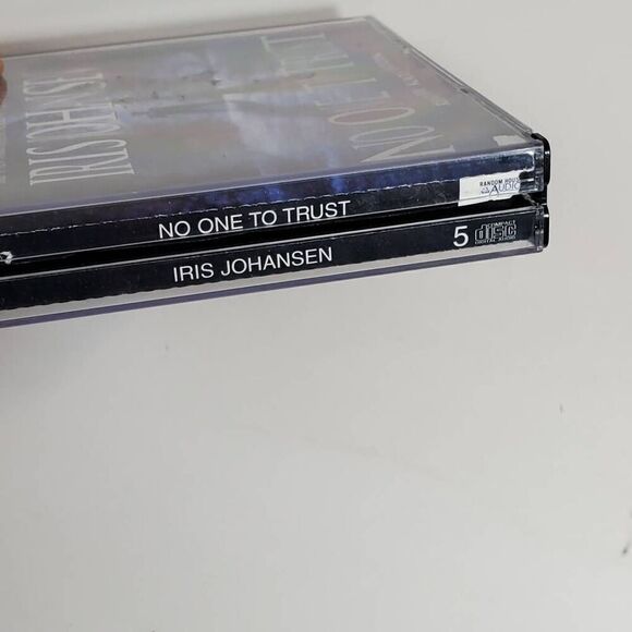 NO ONE TO TRUST BY IRIS JOHANSEN READ BY KATE BURTON [CD, Audio Book] - Picture 6 of 6